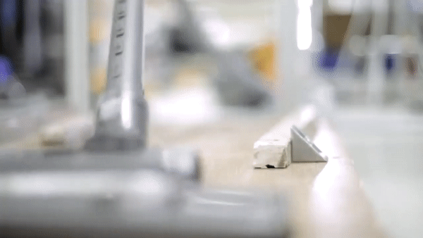 Xem video Dyson đập ph&aacute; m&aacute;y h&uacute;t bụi sẽ hiểu sao m&agrave; đồ h&atilde;ng n&agrave;y đắt tiền thế - Ảnh 3.