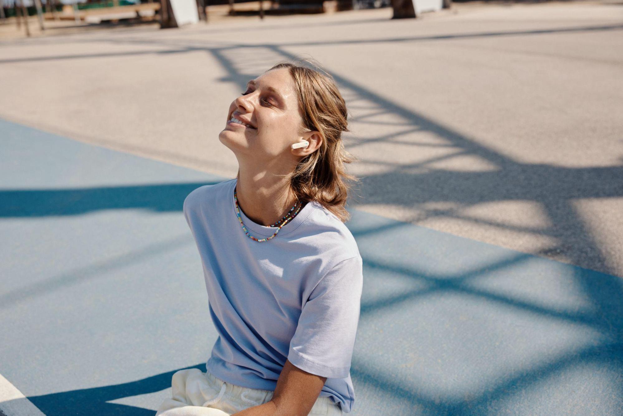 JBL ra mắt tai nghe true wireless chống ồn cho Gen-Z - Ảnh 1. JBL ra mắt tai nghe true wireless chống ồn cho Gen-Z - Ảnh 1.