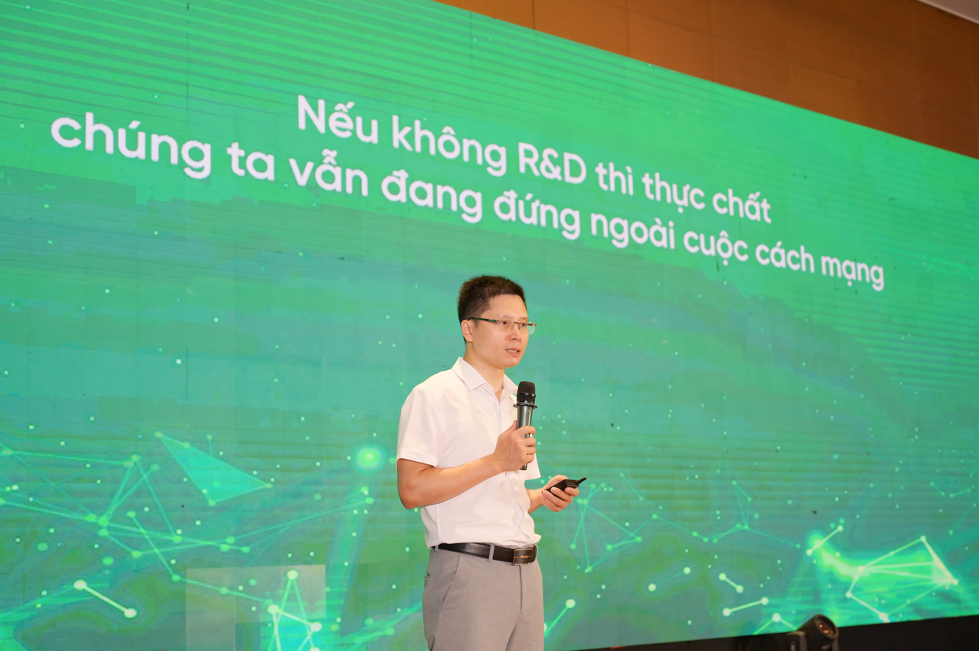 Chuyện của Lumi: Từ phòng trọ rộng 25m2 vừa làm văn phòng vừa ăn ở của 3 cựu sinh viên ĐH Bách Khoa đến giải pháp nhà thông minh top đầu thị trường - Ảnh 1. Chuyện của Lumi: Từ phòng trọ rộng 25m2 vừa làm văn phòng vừa ăn ở của 3 cựu sinh viên ĐH Bách Khoa đến giải pháp nhà thông minh top đầu thị trường - Ảnh 1.