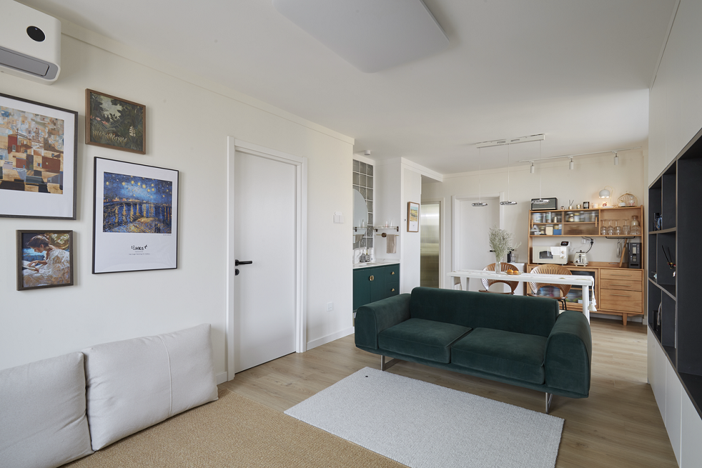 Căn hộ cũ được cặp vợ chồng trẻ cải tạo lại tiện dụng đến bất ngờ, tận dụng từng mét vuông từ lối ra vào - Ảnh 14. Căn hộ cũ được cặp vợ chồng trẻ cải tạo lại tiện dụng đến bất ngờ, tận dụng từng mét vuông từ lối ra vào - Ảnh 14.