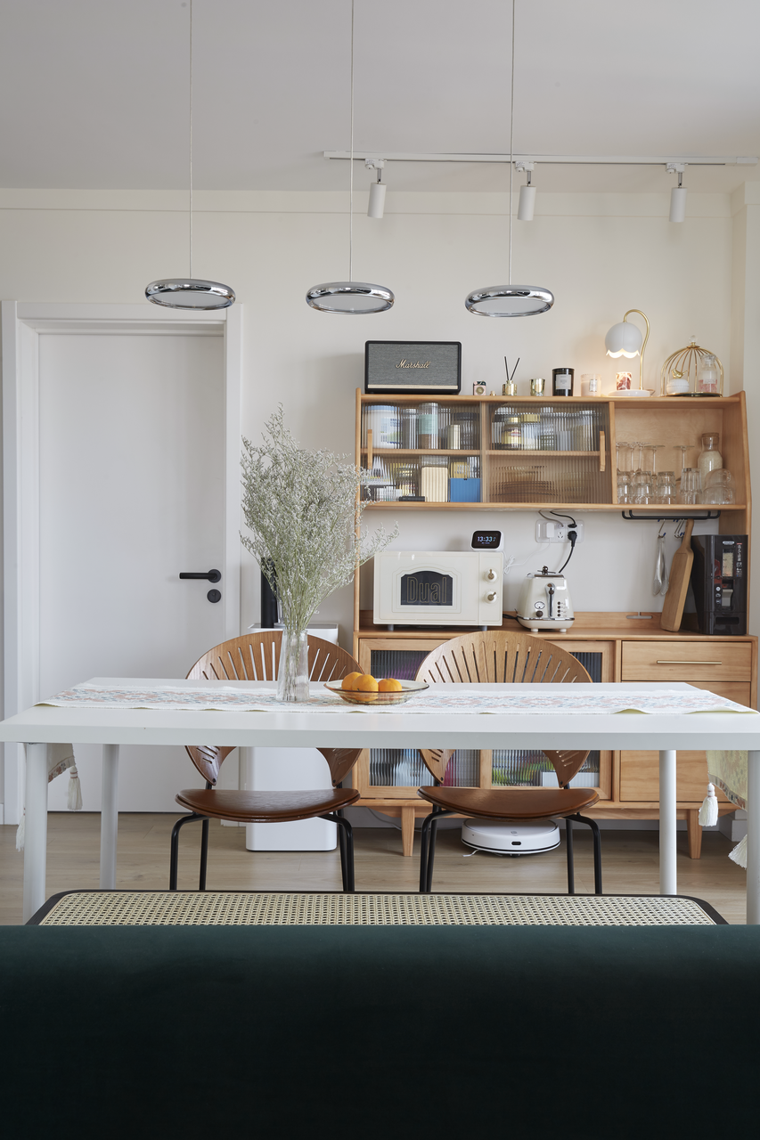 Căn hộ cũ được cặp vợ chồng trẻ cải tạo lại tiện dụng đến bất ngờ, tận dụng từng mét vuông từ lối ra vào - Ảnh 10. Căn hộ cũ được cặp vợ chồng trẻ cải tạo lại tiện dụng đến bất ngờ, tận dụng từng mét vuông từ lối ra vào - Ảnh 10.