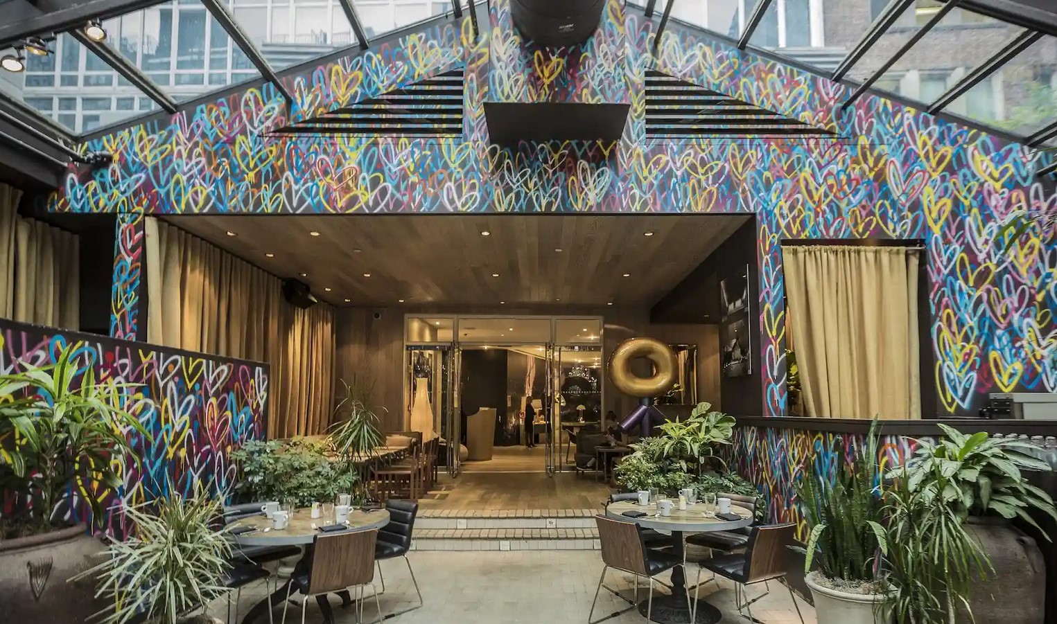 Khách sạn cũng làm… NFT - Ảnh 1. Khách sạn cũng làm… NFT - Ảnh 1.