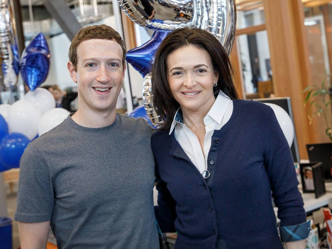 Tiết lộ động trời về việc Sheryl Sandberg rời Facebook sau 14 năm: Mệt mỏi vì luôn phải làm bình phong chịu trận cho mọi bê bối, không còn cùng chí hướng với Mark Zuckerberg - Ảnh 2. Tiết lộ động trời về việc Sheryl Sandberg rời Facebook sau 14 năm: Mệt mỏi vì luôn phải làm bình phong chịu trận cho mọi bê bối, không còn cùng chí hướng với Mark Zuckerberg - Ảnh 2.
