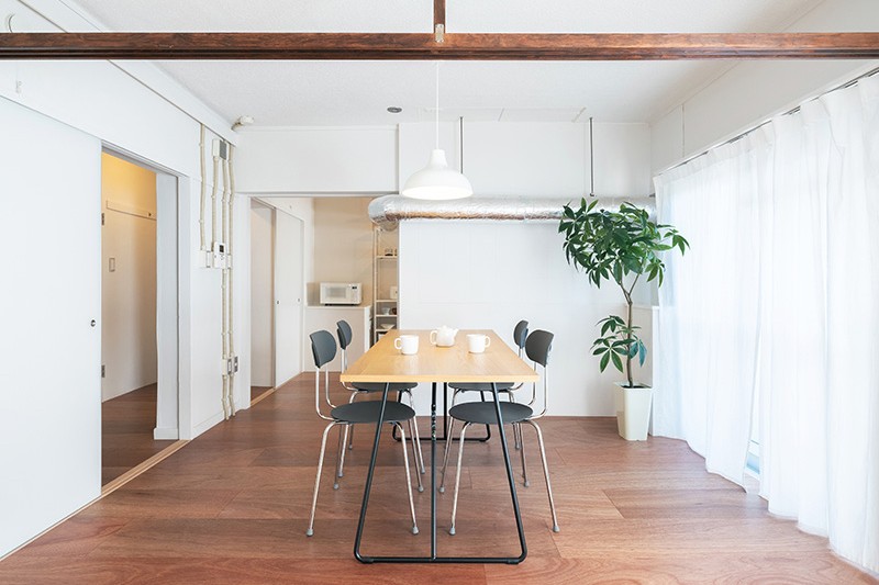 Ghé thăm ngôi nhà 64m2 không có một chiếc tủ nào ở Nhật Bản: Nội thất vẫn sạch sẽ, mới mẻ, rất sáng mắt mà không hề chật chội - Ảnh 6. Ghé thăm ngôi nhà 64m2 không có một chiếc tủ nào ở Nhật Bản: Nội thất vẫn sạch sẽ, mới mẻ, rất sáng mắt mà không hề chật chội - Ảnh 6.