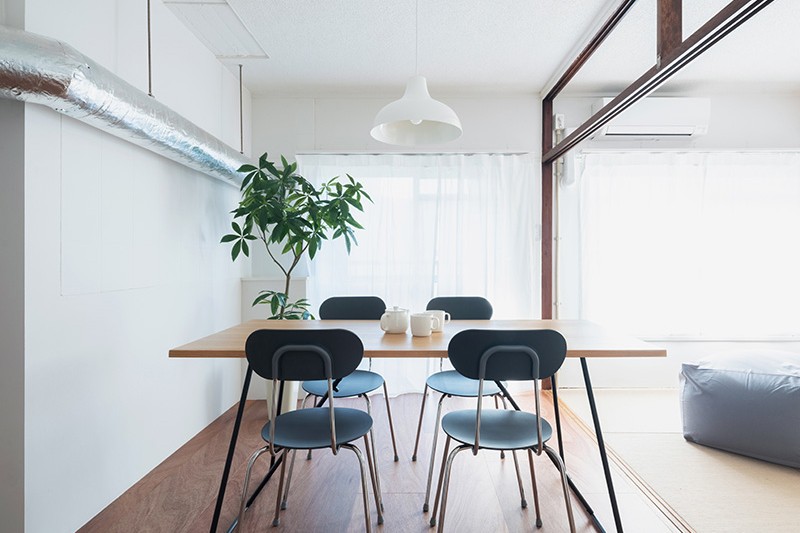 Ghé thăm ngôi nhà 64m2 không có một chiếc tủ nào ở Nhật Bản: Nội thất vẫn sạch sẽ, mới mẻ, rất sáng mắt mà không hề chật chội - Ảnh 7. Ghé thăm ngôi nhà 64m2 không có một chiếc tủ nào ở Nhật Bản: Nội thất vẫn sạch sẽ, mới mẻ, rất sáng mắt mà không hề chật chội - Ảnh 7.