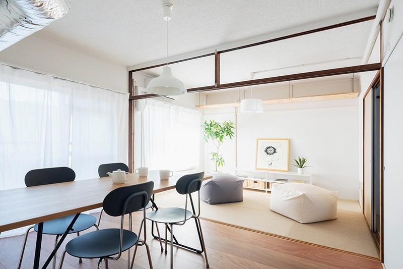 Ghé thăm ngôi nhà 64m2 không có một chiếc tủ nào ở Nhật Bản: Nội thất vẫn sạch sẽ, mới mẻ, rất sáng mắt mà không hề chật chội - Ảnh 8. Ghé thăm ngôi nhà 64m2 không có một chiếc tủ nào ở Nhật Bản: Nội thất vẫn sạch sẽ, mới mẻ, rất sáng mắt mà không hề chật chội - Ảnh 8.