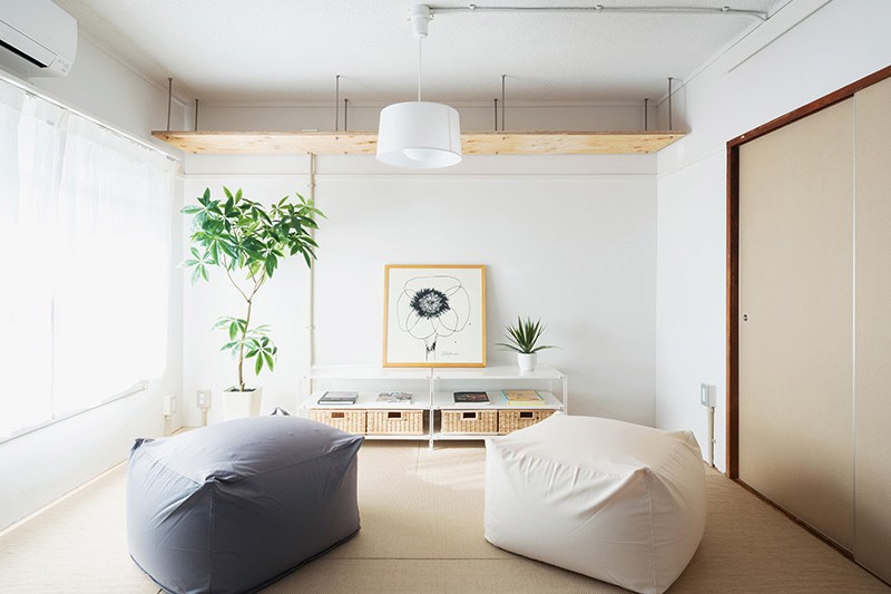 Ghé thăm ngôi nhà 64m2 không có một chiếc tủ nào ở Nhật Bản: Nội thất vẫn sạch sẽ, mới mẻ, rất sáng mắt mà không hề chật chội - Ảnh 9. Ghé thăm ngôi nhà 64m2 không có một chiếc tủ nào ở Nhật Bản: Nội thất vẫn sạch sẽ, mới mẻ, rất sáng mắt mà không hề chật chội - Ảnh 9.