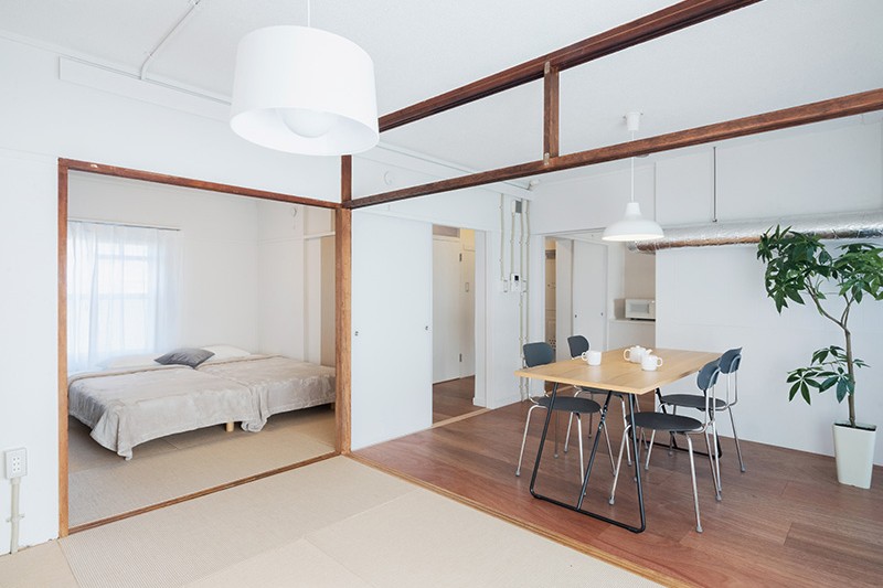 Ghé thăm ngôi nhà 64m2 không có một chiếc tủ nào ở Nhật Bản: Nội thất vẫn sạch sẽ, mới mẻ, rất sáng mắt mà không hề chật chội - Ảnh 11. Ghé thăm ngôi nhà 64m2 không có một chiếc tủ nào ở Nhật Bản: Nội thất vẫn sạch sẽ, mới mẻ, rất sáng mắt mà không hề chật chội - Ảnh 11.