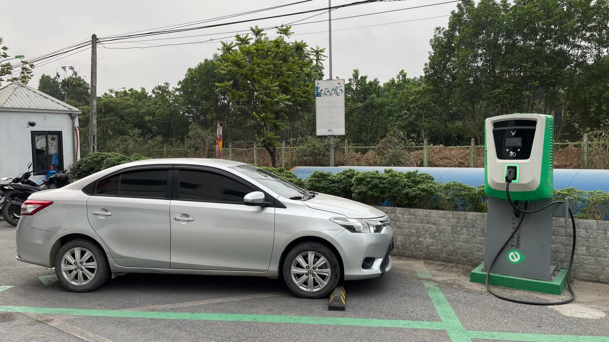 Chủ VinFast VF e34 tại Hoà Bình: Xe hợp đi đèo núi, sạc ban đầu bất tiện nhưng biết cách sẽ thích nghi - Ảnh 3. Chủ VinFast VF e34 tại Hoà Bình: Xe hợp đi đèo núi, sạc ban đầu bất tiện nhưng biết cách sẽ thích nghi - Ảnh 3.