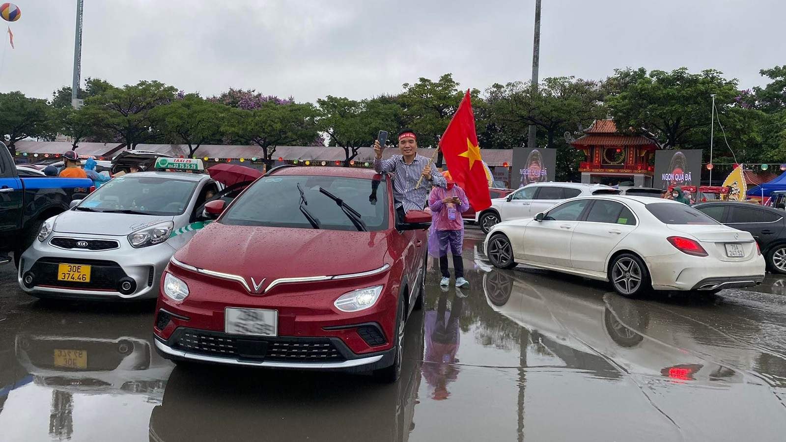 Chủ VinFast VF e34 tại Hoà Bình: Xe hợp đi đèo núi, sạc ban đầu bất tiện nhưng biết cách sẽ thích nghi - Ảnh 2. Chủ VinFast VF e34 tại Hoà Bình: Xe hợp đi đèo núi, sạc ban đầu bất tiện nhưng biết cách sẽ thích nghi - Ảnh 2.