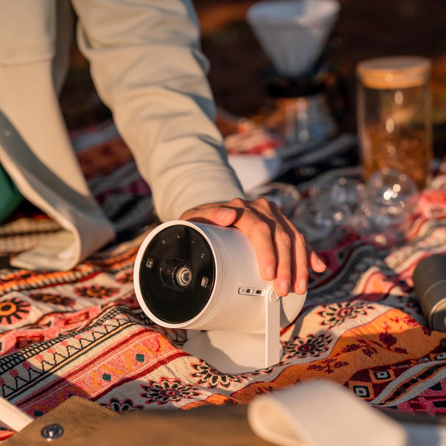 Trải nghiệm khó quên của những phượt thủ khi xem màn chiếu 100 inch trong hang động Pygmy Quảng Bình - Ảnh 4. Trải nghiệm khó quên của những phượt thủ khi xem màn chiếu 100 inch trong hang động Pygmy Quảng Bình - Ảnh 4.