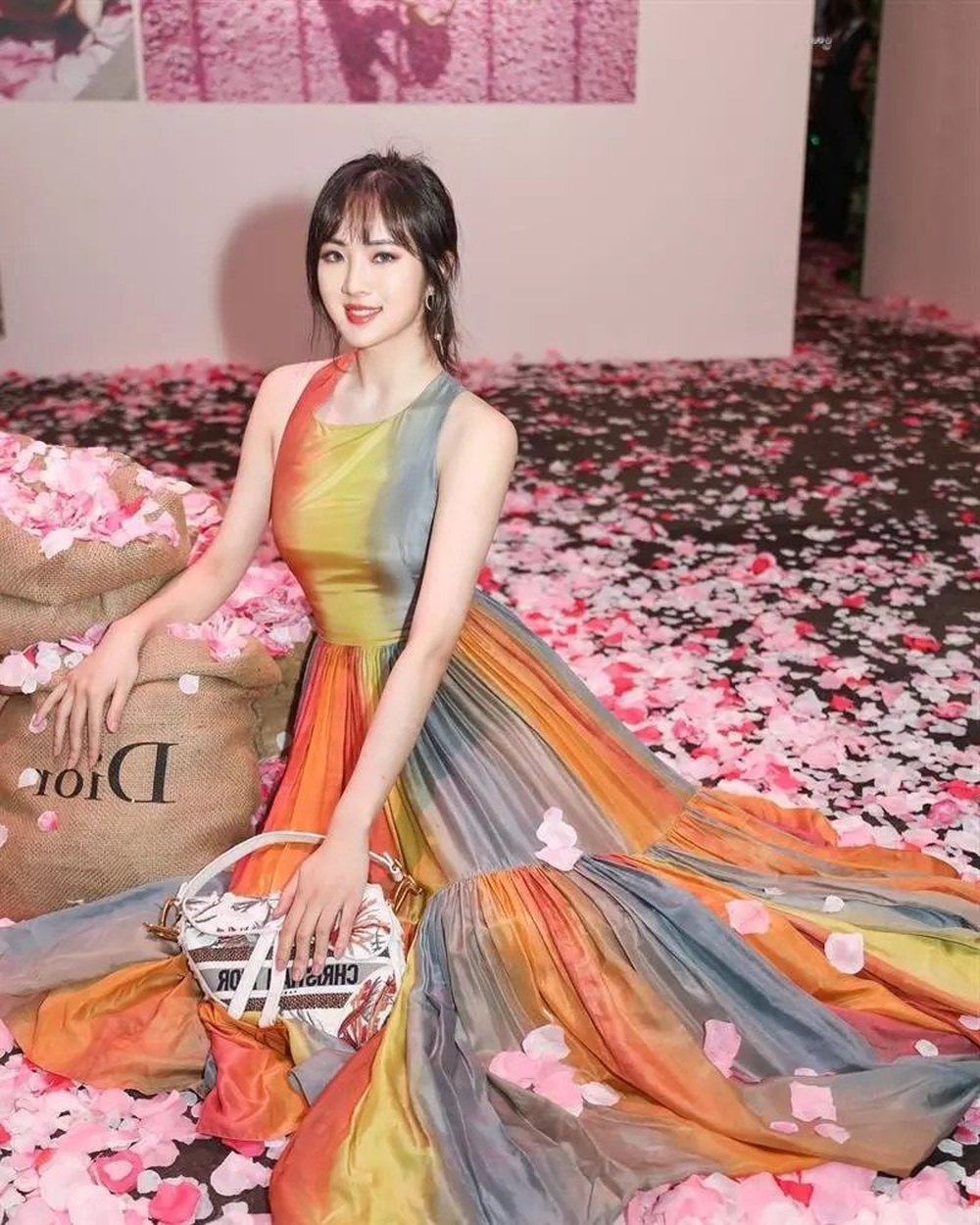 Chân dung ái nữ nhà Huawei: Sở hữu thành tích học tập đáng ngưỡng mộ, tài sắc vẹn toàn - Ảnh 2. Chân dung ái nữ nhà Huawei: Sở hữu thành tích học tập đáng ngưỡng mộ, tài sắc vẹn toàn - Ảnh 2.