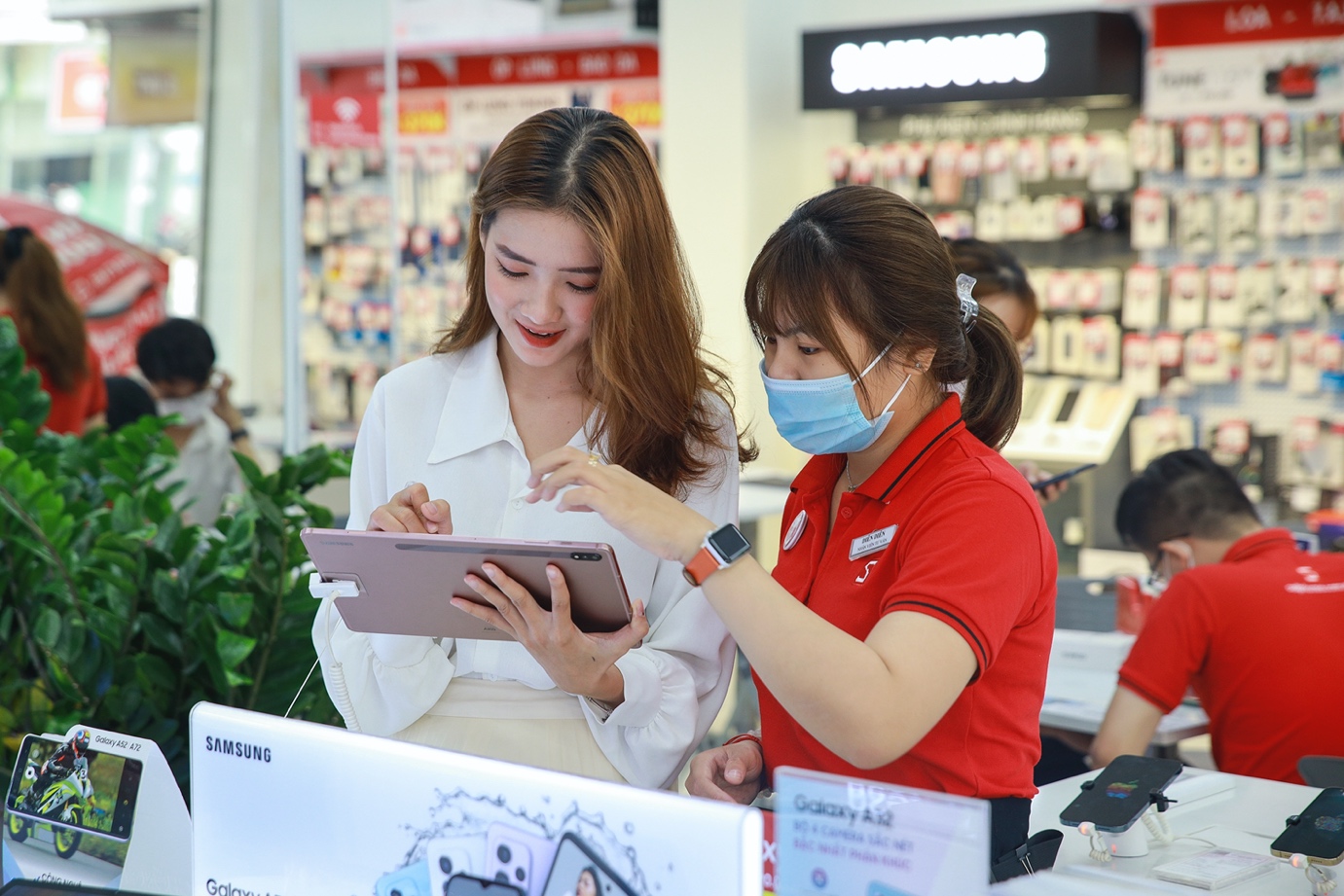 Galaxy Week ưu đãi nhiều sản phẩm Samsung giá hấp dẫn tháng 6 - Ảnh 3. Galaxy Week ưu đãi nhiều sản phẩm Samsung giá hấp dẫn tháng 6 - Ảnh 3.