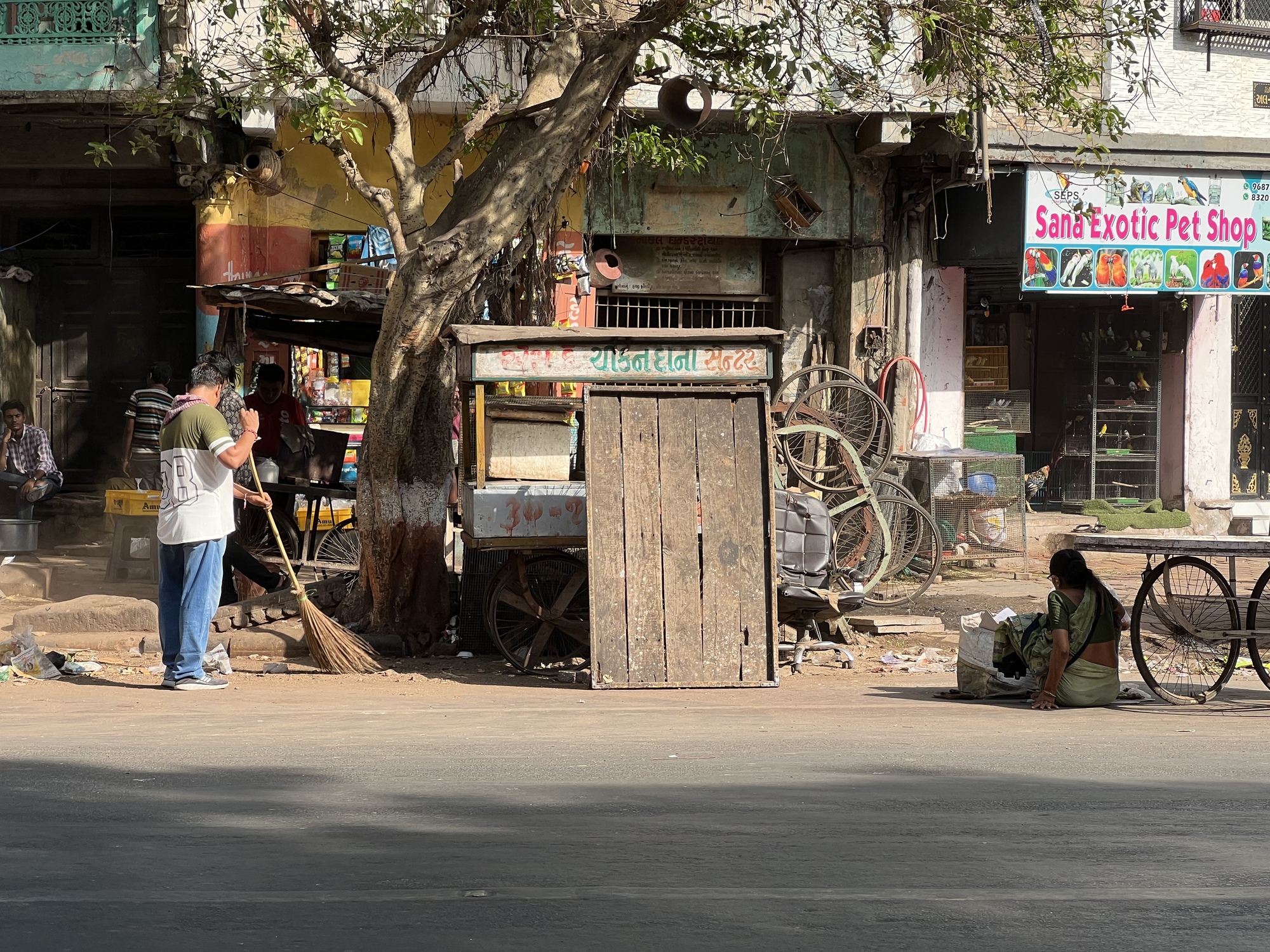 Cận cảnh quê hương của tỷ phú Ấn Độ giàu hơn Bill Gates - Ảnh 10. Cận cảnh quê hương của tỷ phú Ấn Độ giàu hơn Bill Gates - Ảnh 10.