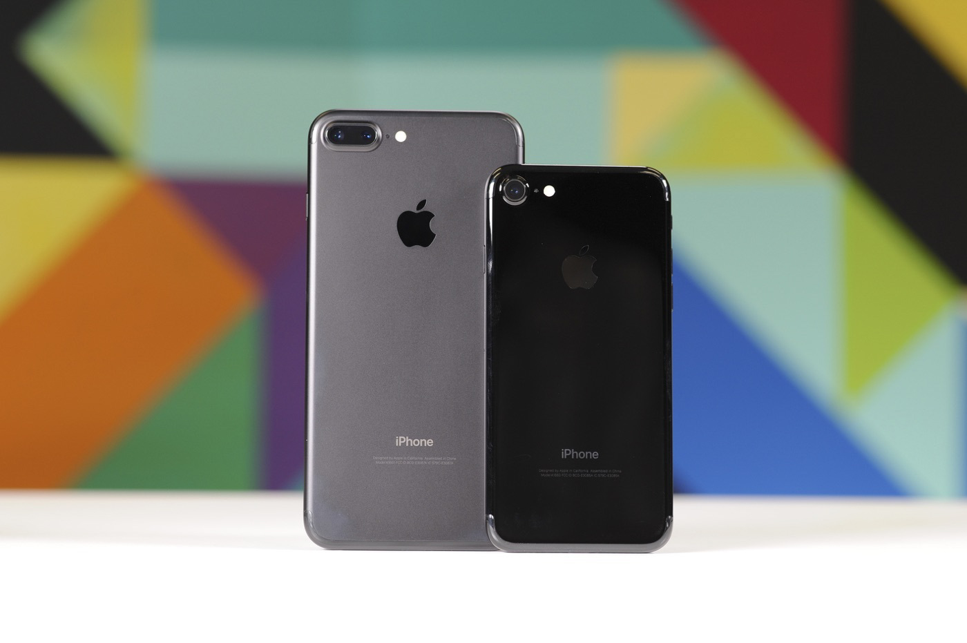 Người Việt phải mất bao nhiêu ngày lương để mua được một chiếc iPhone? - Ảnh 11. Người Việt phải mất bao nhiêu ngày lương để mua được một chiếc iPhone? - Ảnh 11.