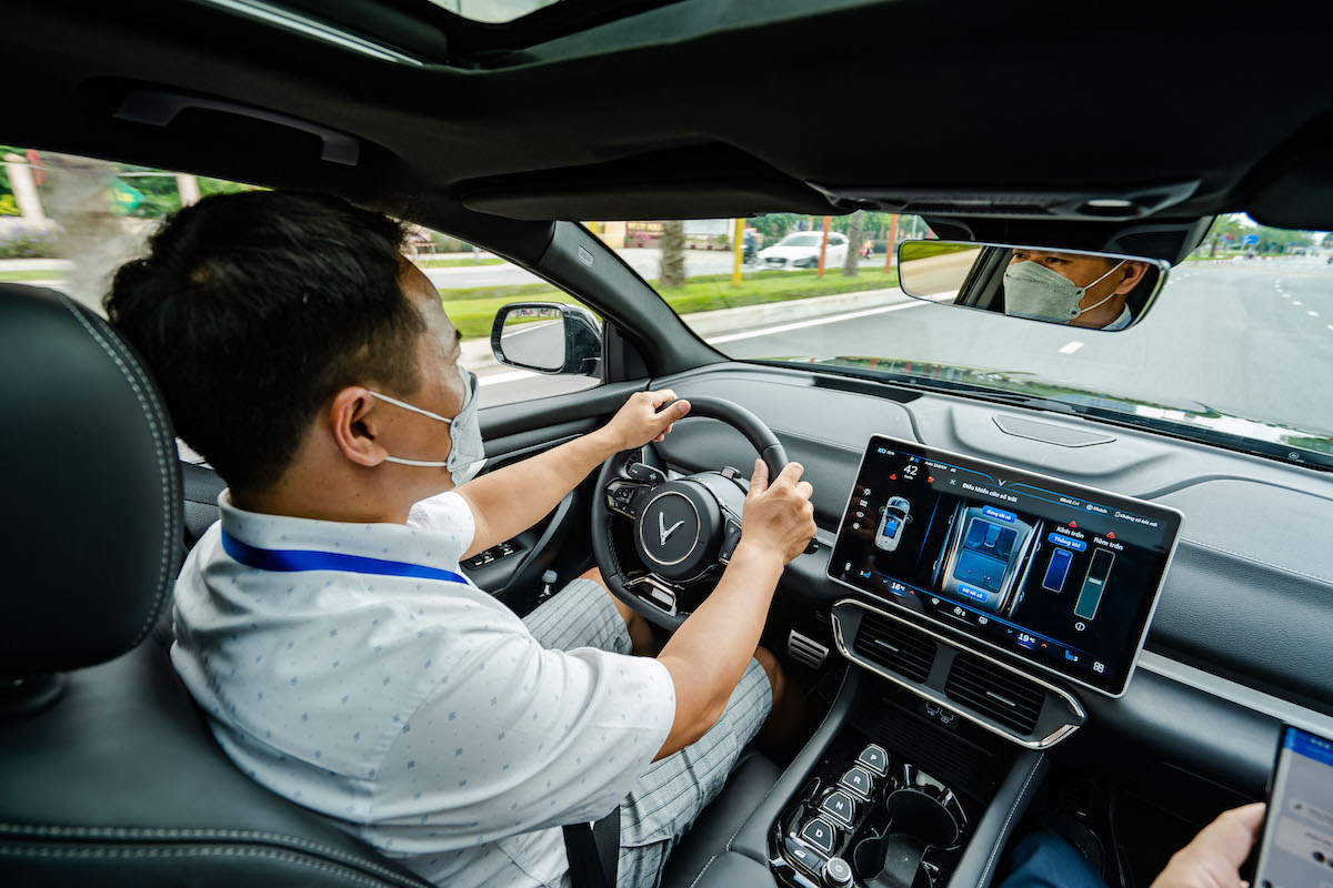 Làm video TikTok triệu view về xe điện VinFast, thanh niên nước ngoài nhận mưa lời khen từ cộng đồng mạng Việt Nam - Ảnh 4. Làm video TikTok triệu view về xe điện VinFast, thanh niên nước ngoài nhận mưa lời khen từ cộng đồng mạng Việt Nam - Ảnh 4.