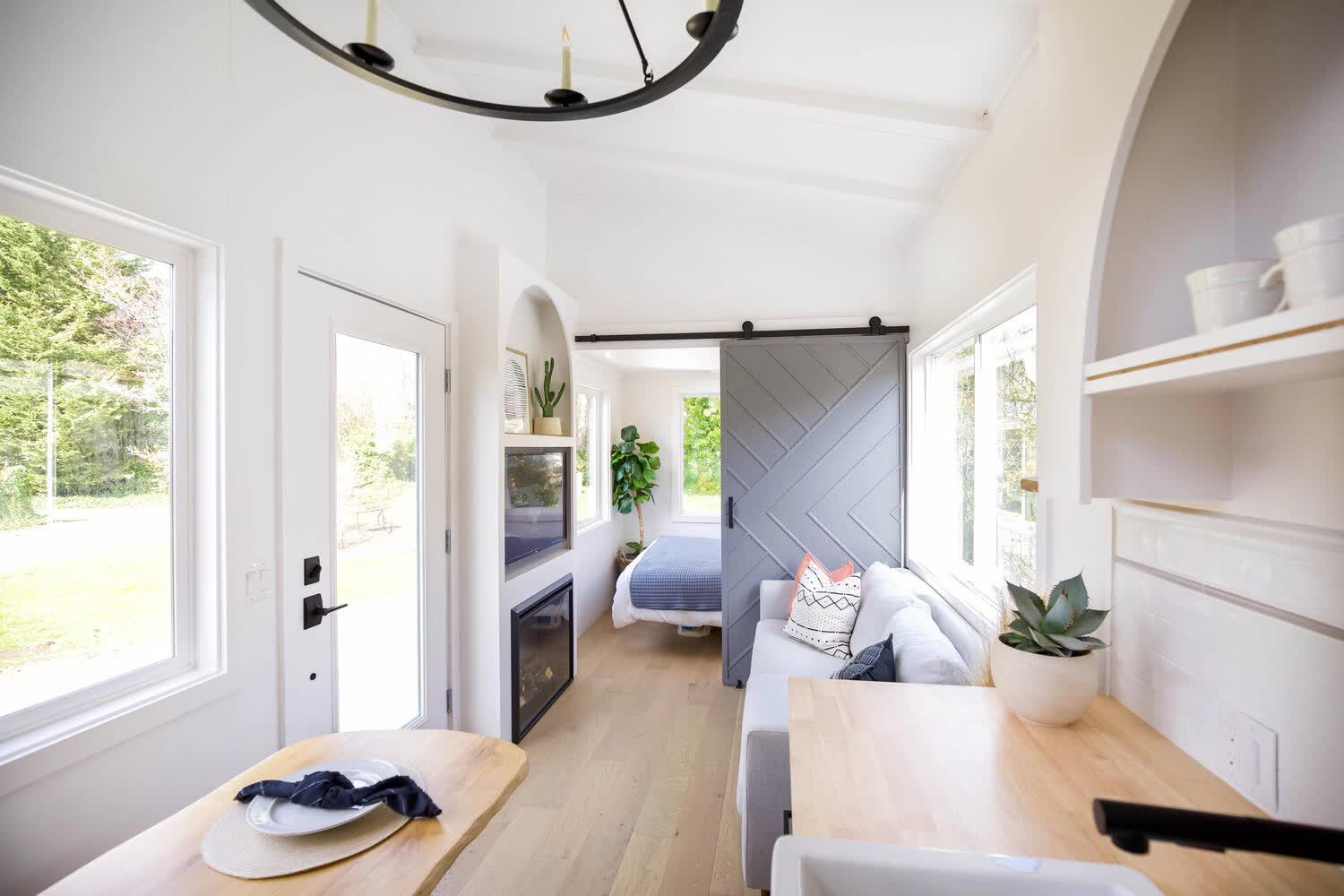 Căn nhà rộng chưa đến 20m² nhưng có thiết kế tiện nghi đến bất ngờ - Ảnh 12. Căn nhà rộng chưa đến 20m² nhưng có thiết kế tiện nghi đến bất ngờ - Ảnh 12.