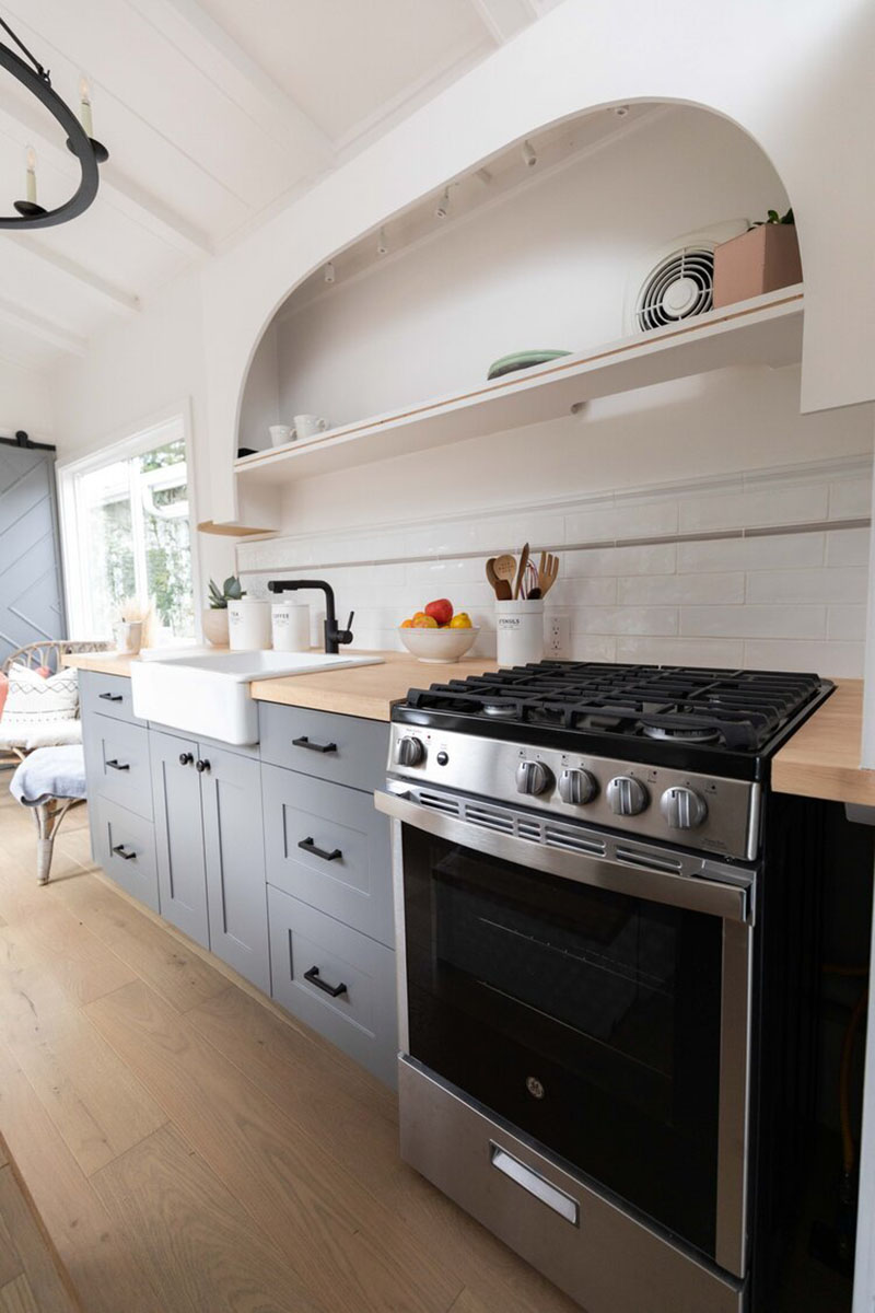 Căn nhà rộng chưa đến 20m² nhưng có thiết kế tiện nghi đến bất ngờ - Ảnh 9. Căn nhà rộng chưa đến 20m² nhưng có thiết kế tiện nghi đến bất ngờ - Ảnh 9.