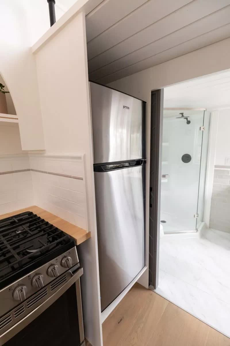 Căn nhà rộng chưa đến 20m² nhưng có thiết kế tiện nghi đến bất ngờ - Ảnh 10. Căn nhà rộng chưa đến 20m² nhưng có thiết kế tiện nghi đến bất ngờ - Ảnh 10.