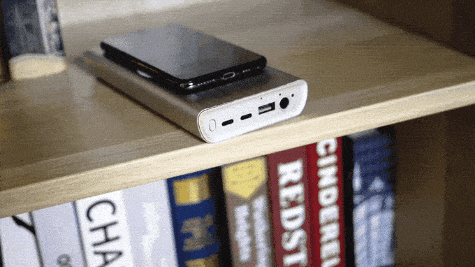 Pin dự phòng tích hợp camera IP quá lạ, dung lượng cực lớn hay sạc siêu nhanh hóa ra chỉ là “phụ họa” - Ảnh 2. Pin dự phòng tích hợp camera IP quá lạ, dung lượng cực lớn hay sạc siêu nhanh hóa ra chỉ là “phụ họa” - Ảnh 2.