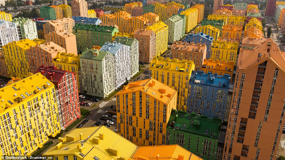 Thị trấn Lego siêu độc lạ sặc sỡ sắc màu, bước vào có cảm giác lạc vào thế giới đồ chơi khổng lồ - Ảnh 6. Thị trấn Lego siêu độc lạ sặc sỡ sắc màu, bước vào có cảm giác lạc vào thế giới đồ chơi khổng lồ - Ảnh 6.