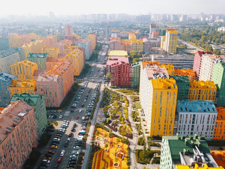 Thị trấn Lego siêu độc lạ sặc sỡ sắc màu, bước vào có cảm giác lạc vào thế giới đồ chơi khổng lồ - Ảnh 9. Thị trấn Lego siêu độc lạ sặc sỡ sắc màu, bước vào có cảm giác lạc vào thế giới đồ chơi khổng lồ - Ảnh 9.