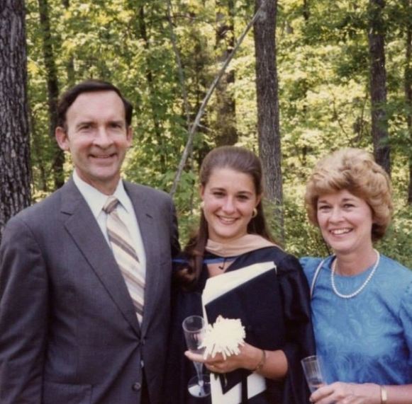 Melinda Gates: 'Nữ tướng' không chịu đứng sau chồng và bài học nuôi con bằng sự khiêm tốn - Ảnh 5. Melinda Gates: 'Nữ tướng' không chịu đứng sau chồng và bài học nuôi con bằng sự khiêm tốn - Ảnh 5.