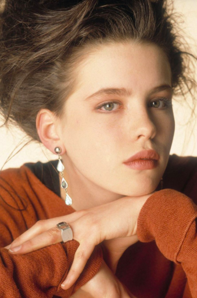 Những mỹ nhân thông minh bậc nhất Hollywood: Người IQ 154, người tốt nghiệp song bằng Oxford nhưng ấn tượng hơn là học vấn 'công chúa' Anne Hathaway - Ảnh 1. Những mỹ nhân thông minh bậc nhất Hollywood: Người IQ 154, người tốt nghiệp song bằng Oxford nhưng ấn tượng hơn là học vấn 'công chúa' Anne Hathaway - Ảnh 1.