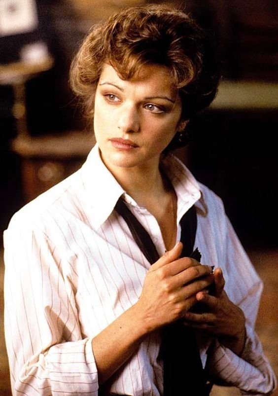 Những mỹ nhân thông minh bậc nhất Hollywood: Người IQ 154, người tốt nghiệp song bằng Oxford nhưng ấn tượng hơn là học vấn 'công chúa' Anne Hathaway - Ảnh 8. Những mỹ nhân thông minh bậc nhất Hollywood: Người IQ 154, người tốt nghiệp song bằng Oxford nhưng ấn tượng hơn là học vấn 'công chúa' Anne Hathaway - Ảnh 8.