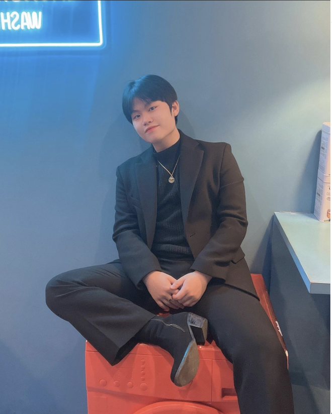 Cậu bé gốc Việt nổi danh toàn cầu sau MV tỷ view: Từng bị tẩy chay vì kém sắc nhưng nay lột xác ngoạn mục, cuộc sống thay đổi ngỡ ngàng - Ảnh 8. Cậu bé gốc Việt nổi danh toàn cầu sau MV tỷ view: Từng bị tẩy chay vì kém sắc nhưng nay lột xác ngoạn mục, cuộc sống thay đổi ngỡ ngàng - Ảnh 8.