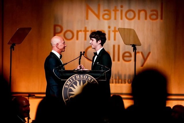 Chân dung con trai cả của Jeff Bezos - người có thể thừa kế hàng tỷ USD trong tương lai - Ảnh 2. Chân dung con trai cả của Jeff Bezos - người có thể thừa kế hàng tỷ USD trong tương lai - Ảnh 2.