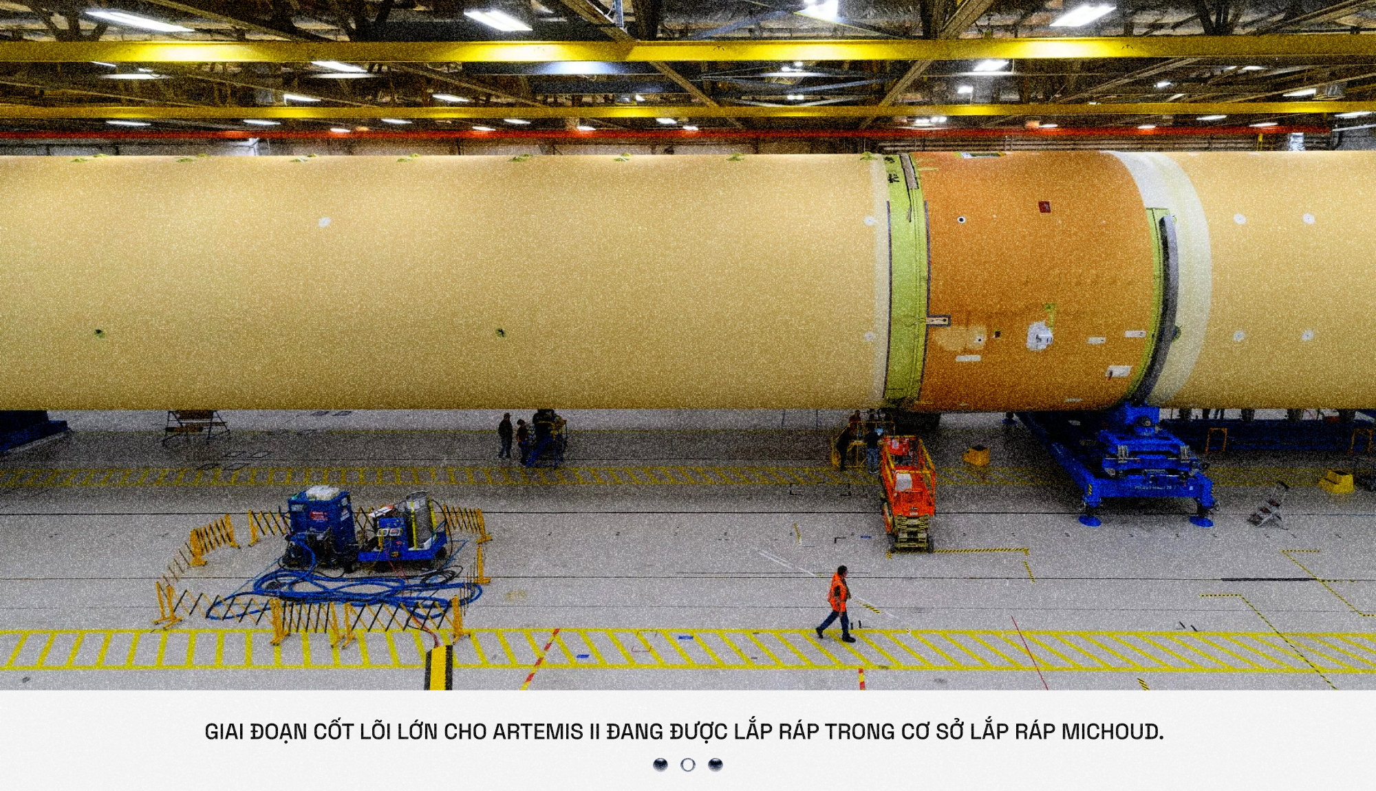 B&ecirc;n trong nh&agrave; m&aacute;y t&ecirc;n lửa khổng lồ của Mỹ: NASA sẽ quay trở lại mặt trăng như thế n&agrave;o? - Ảnh 4.