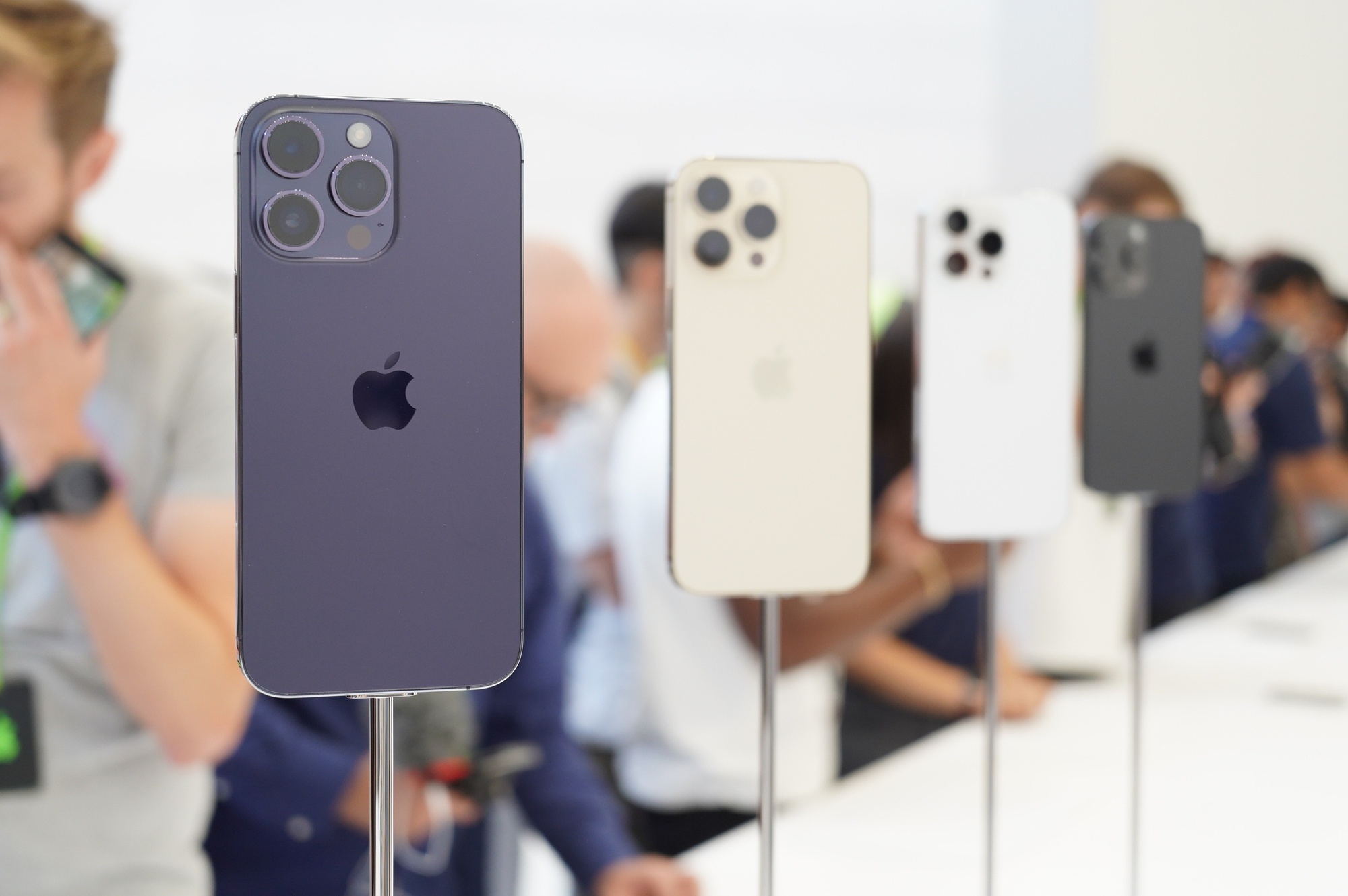 "Vén màn" bí mật camera trên iPhone 14 series: Bước đột phá mạnh mẽ của Apple! - Ảnh 1. "Vén màn" bí mật camera trên iPhone 14 series: Bước đột phá mạnh mẽ của Apple! - Ảnh 1.