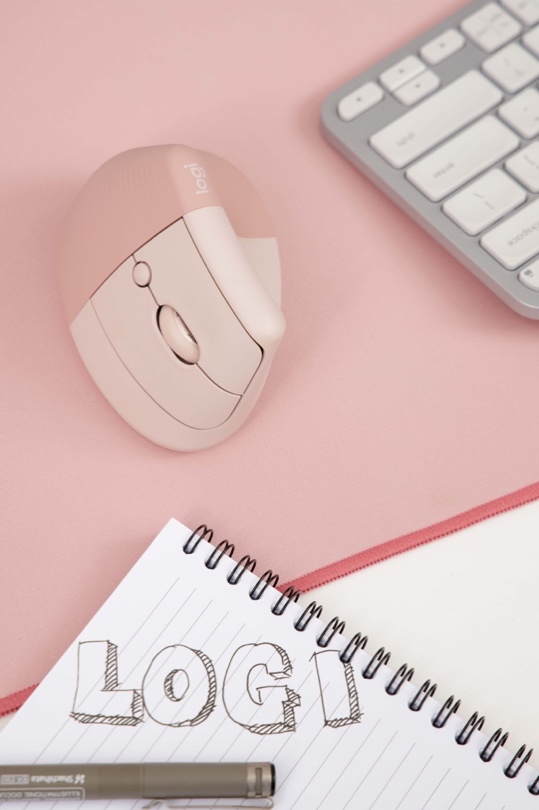 Chuột đứng Logitech Lift Vertical Ergonomic phù hợp cho người ngồi laptop nhiều - Ảnh 3. Chuột đứng Logitech Lift Vertical Ergonomic phù hợp cho người ngồi laptop nhiều - Ảnh 3.