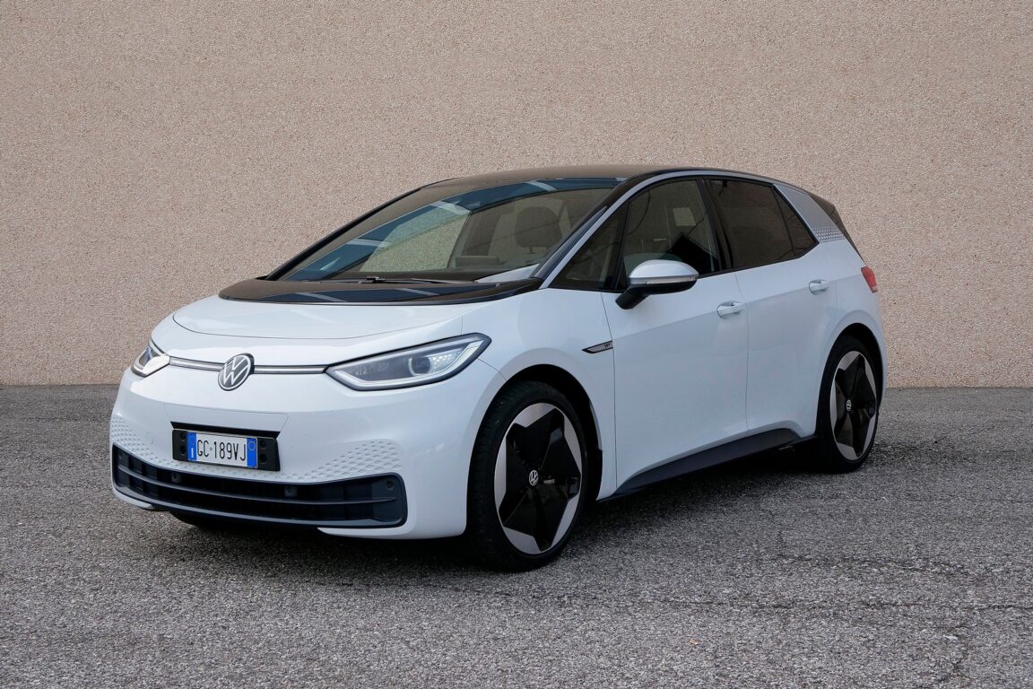 Ô tô 'xanh' ồ ạt đổ bộ Việt Nam: Đa dạng từ phổ thông đến xe sang, siêu xe - Ảnh 3. Ô tô 'xanh' ồ ạt đổ bộ Việt Nam: Đa dạng từ phổ thông đến xe sang, siêu xe - Ảnh 3.