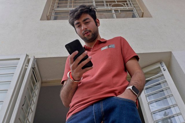 Bất ngờ với danh tính người bạn thân trên mạng của Elon Musk: Quen nhau nhờ lỗi của Tesla, trò chuyện 4 năm mới được gặp mặt - Ảnh 1. Bất ngờ với danh tính người bạn thân trên mạng của Elon Musk: Quen nhau nhờ lỗi của Tesla, trò chuyện 4 năm mới được gặp mặt - Ảnh 1.