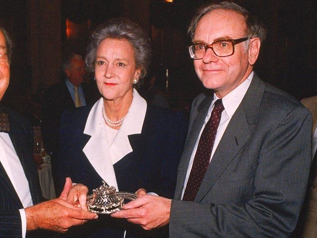 Hôn nhân kỳ lạ của tỷ phú Warren Buffett - Ảnh 1. Hôn nhân kỳ lạ của tỷ phú Warren Buffett - Ảnh 1.