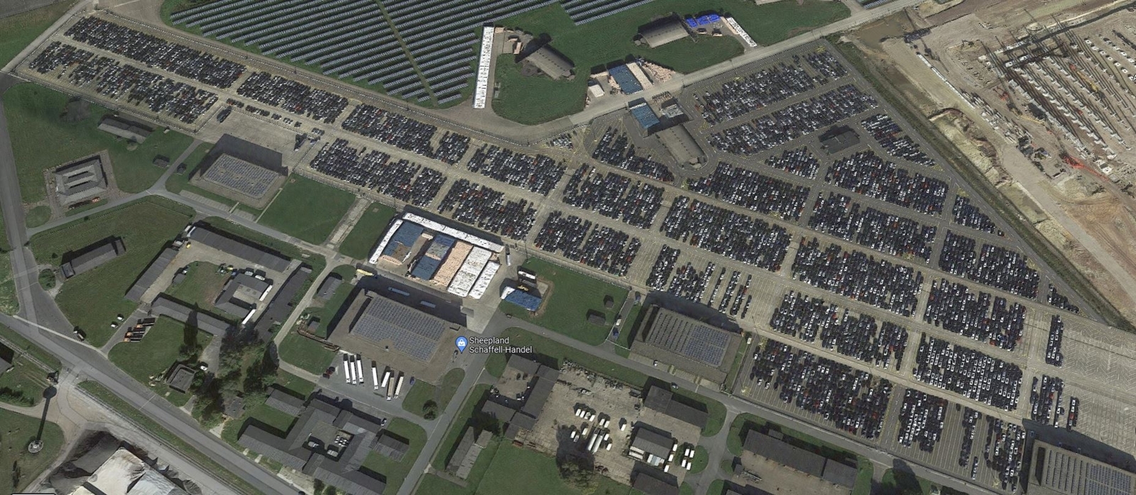 Thiếu chip, hàng nghìn chiếc Mercedes-Benz mới toanh ‘chôn chân’ ở sân bay - Ảnh 3. Thiếu chip, hàng nghìn chiếc Mercedes-Benz mới toanh ‘chôn chân’ ở sân bay - Ảnh 3.