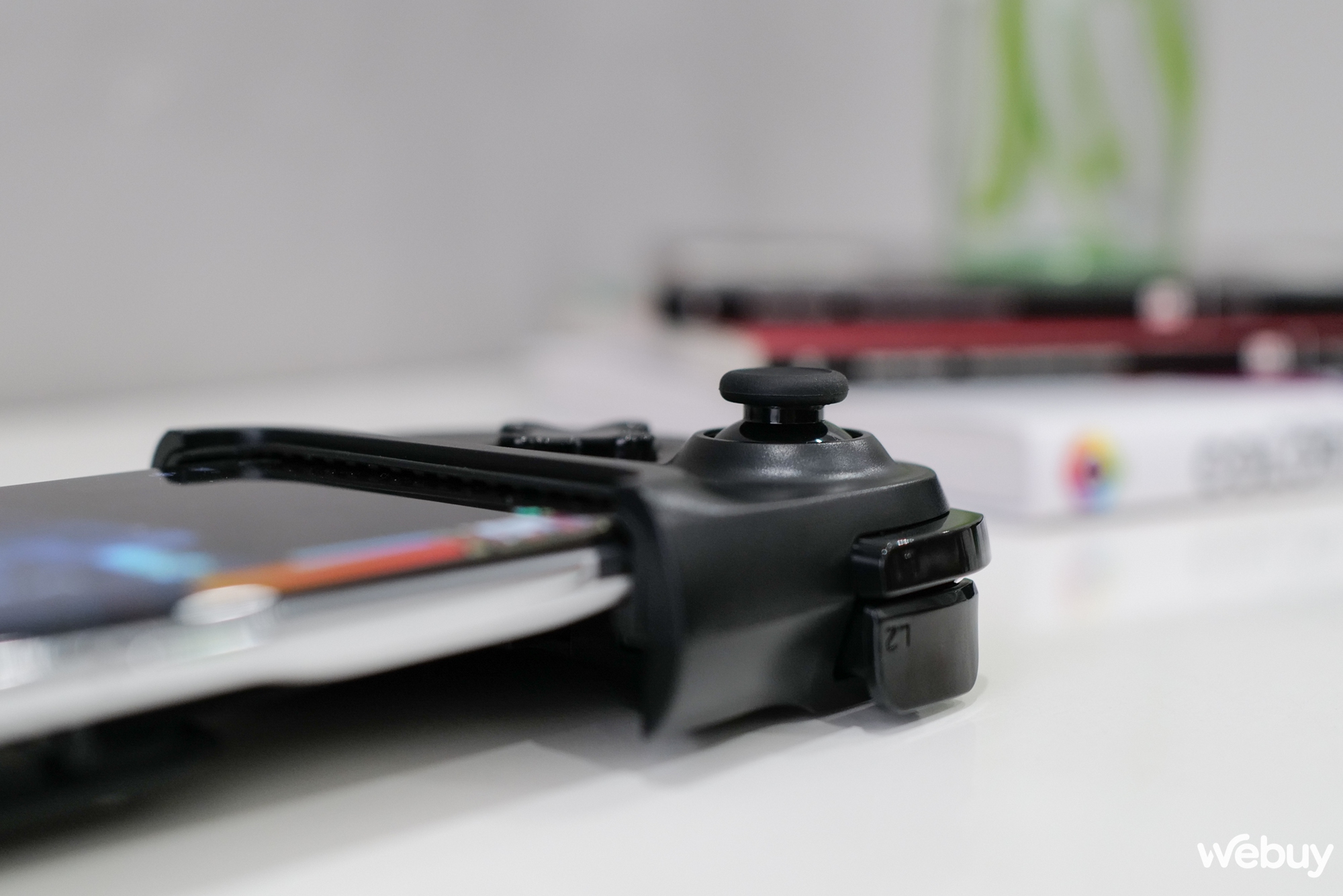 Trên tay tay cầm gaming Razer Kishi V2: Biến smartphone thành máy chơi game "chuyên nghiệp" - Ảnh 12. Trên tay tay cầm gaming Razer Kishi V2: Biến smartphone thành máy chơi game "chuyên nghiệp" - Ảnh 12.