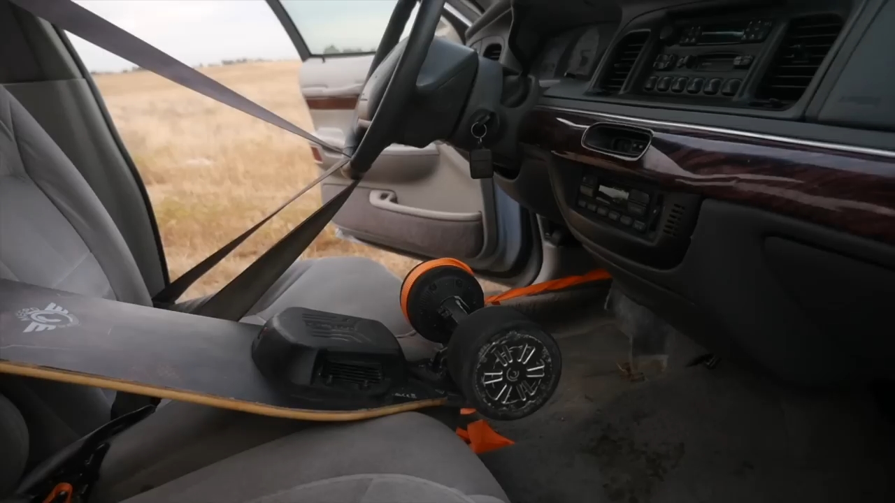 YouTuber cho đâm xe để kiểm chứng iPhone 14 có thực sự phát hiện tai nạn - Ảnh 2. YouTuber cho đâm xe để kiểm chứng iPhone 14 có thực sự phát hiện tai nạn - Ảnh 2.