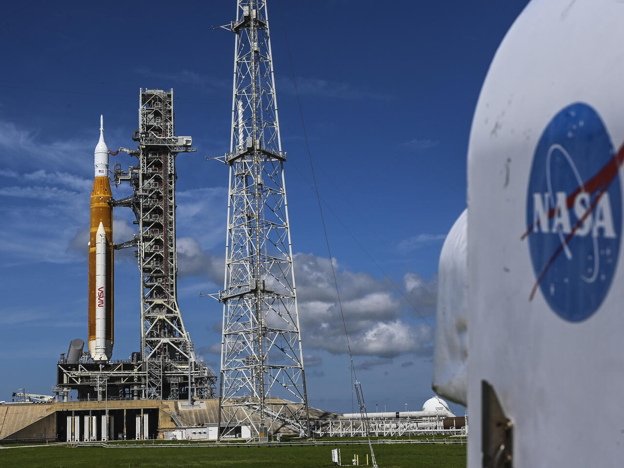 NASA tiếp tục hoãn phóng tàu thăm dò mặt trăng Artemis do rò rỉ nhiên liệu - Ảnh 2. NASA tiếp tục hoãn phóng tàu thăm dò mặt trăng Artemis do rò rỉ nhiên liệu - Ảnh 2.