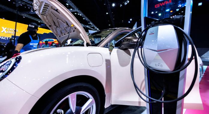 Thị trường xe kì lạ nhất châu Á: Người dân chưa sẵn sàng cho xe điện – chỉ trừ khi chúng được sản xuất tại Trung Quốc - Ảnh 2. Thị trường xe kì lạ nhất châu Á: Người dân chưa sẵn sàng cho xe điện – chỉ trừ khi chúng được sản xuất tại Trung Quốc - Ảnh 2.