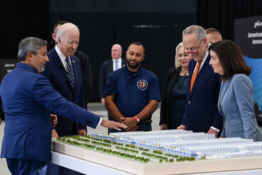 Đổ rất nhiều tiền vào chip bán dẫn tiên tiến: Mỹ lo sợ nếu xảy ra 1 điều với Trung Quốc - Ảnh 2. Đổ rất nhiều tiền vào chip bán dẫn tiên tiến: Mỹ lo sợ nếu xảy ra 1 điều với Trung Quốc - Ảnh 2.