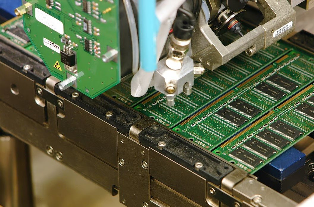 Nhu cầu từ thị trường Trung Quốc suy giảm, đại gia chip nhớ lớn nhất nước Mỹ lỗ nặng, sa thải 5.000 nhân viên - Ảnh 1. Nhu cầu từ thị trường Trung Quốc suy giảm, đại gia chip nhớ lớn nhất nước Mỹ lỗ nặng, sa thải 5.000 nhân viên - Ảnh 1.