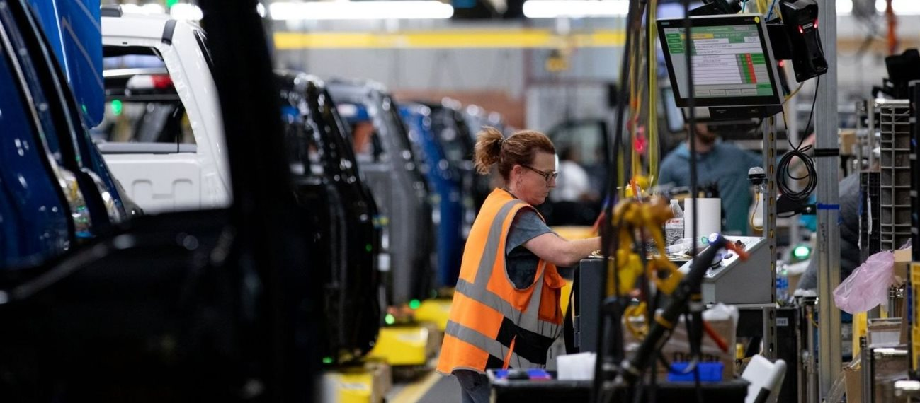 Tesla của Elon Musk đang suy sụp: Từ người tiên phong thành kẻ già nua, 3 năm không ra mắt được mẫu xe mới nào, nhà đầu tư tức giận, khách hàng chán nản - Ảnh 3. Tesla của Elon Musk đang suy sụp: Từ người tiên phong thành kẻ già nua, 3 năm không ra mắt được mẫu xe mới nào, nhà đầu tư tức giận, khách hàng chán nản - Ảnh 3.