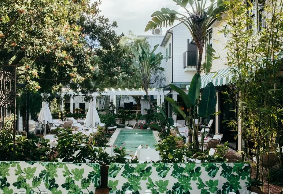 'Hội kín' bí mật của Elon Musk: Lệ phí 4.200 USD/năm, các thành viên không được phép chụp hình, bàn tán trên mạng xã hội - Ảnh 1. 'Hội kín' bí mật của Elon Musk: Lệ phí 4.200 USD/năm, các thành viên không được phép chụp hình, bàn tán trên mạng xã hội - Ảnh 1.