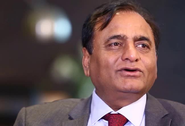 Lối sống ngược đời của tỷ phú Châu Phi: 5 năm đi 1 đôi giày giá rẻ, dậy làm việc lúc 3h30 sáng, chi nhiều tiền làm từ thiện nhưng lại cực “ki bo” với con trai - Ảnh 3. Lối sống ngược đời của tỷ phú Châu Phi: 5 năm đi 1 đôi giày giá rẻ, dậy làm việc lúc 3h30 sáng, chi nhiều tiền làm từ thiện nhưng lại cực “ki bo” với con trai - Ảnh 3.