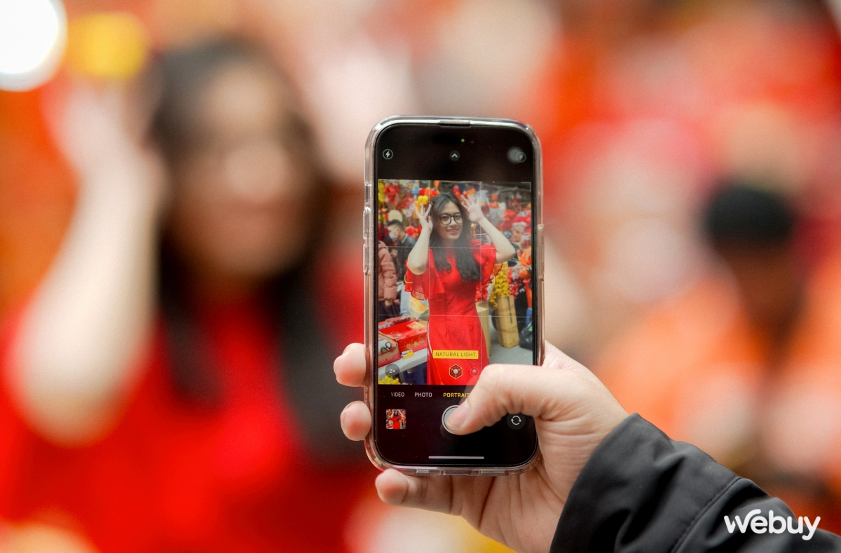 Dạo phố Hà Nội ngày cận Tết với Vinfast Evo 200, iPhone 14 Pro và Sony WH-1000XM5 - Ảnh 6. Dạo phố Hà Nội ngày cận Tết với Vinfast Evo 200, iPhone 14 Pro và Sony WH-1000XM5 - Ảnh 6.