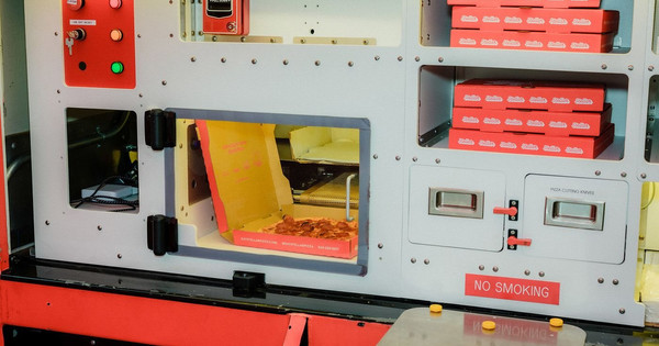 Thung lũng Silicon kh&ocirc;ng thể tho&aacute;t khỏi nỗi '&aacute;m ảnh' về loại robot c&oacute; thể tự l&agrave;m b&aacute;nh pizza - Ảnh 1.