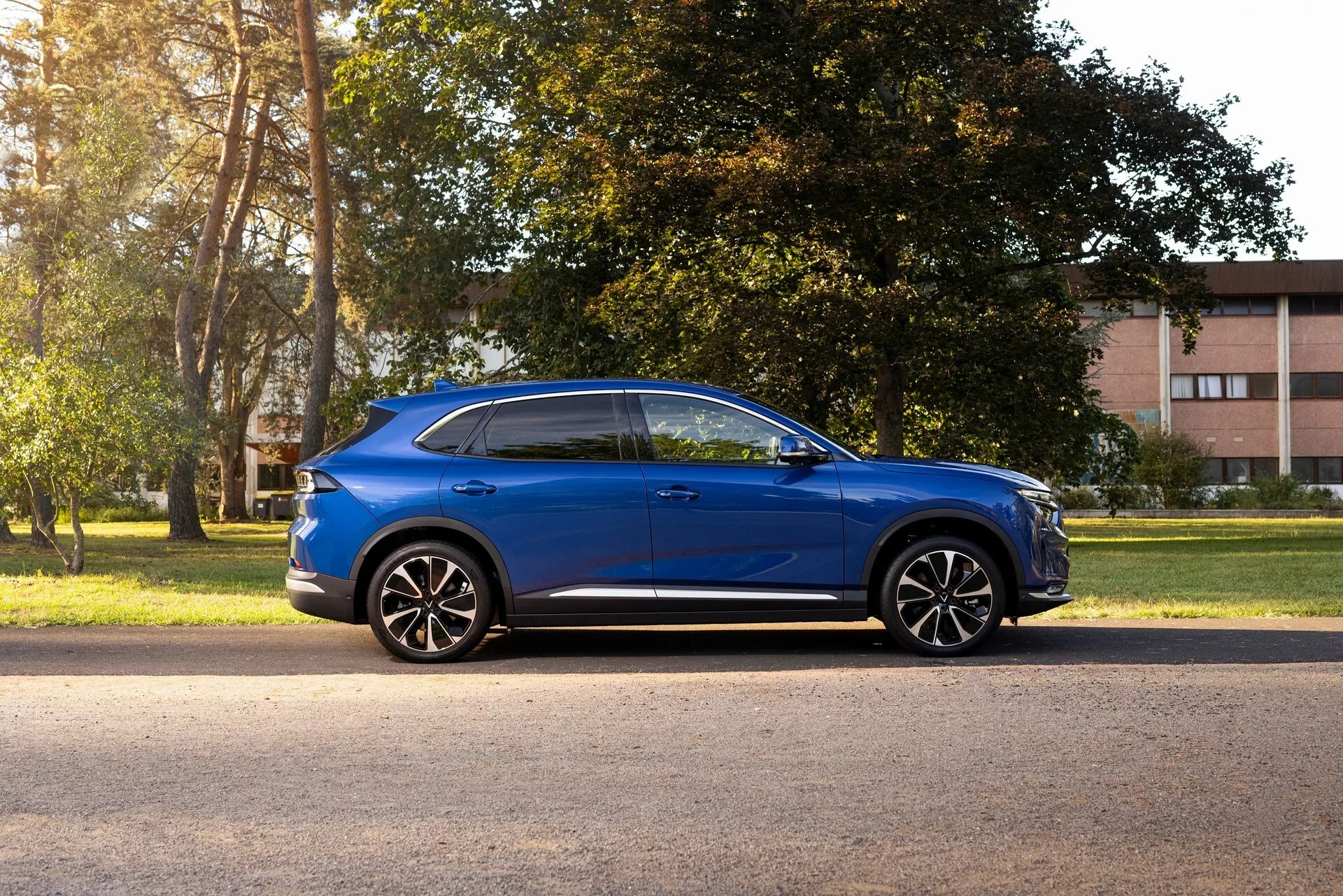 Vừa tới Mỹ, VinFast VF 8 đã giảm giá 6.500 USD và tăng quãng đường di chuyển để đấu Tesla - Ảnh 2. Vừa tới Mỹ, VinFast VF 8 đã giảm giá 6.500 USD và tăng quãng đường di chuyển để đấu Tesla - Ảnh 2.